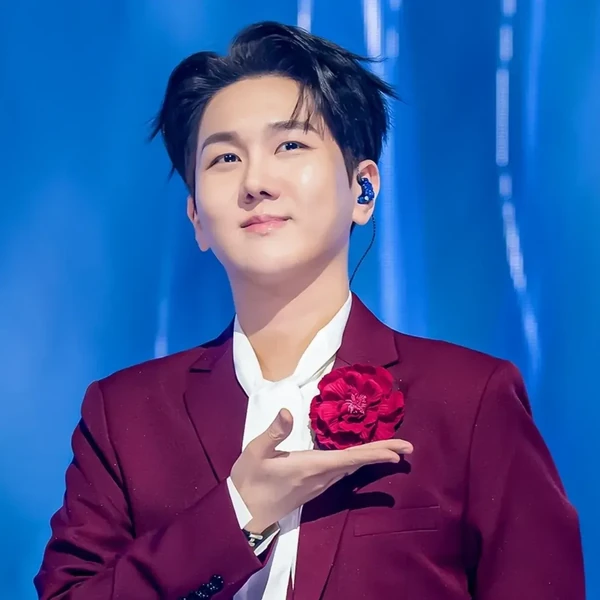 Popular photo full of fans’ love for Kim Soochan