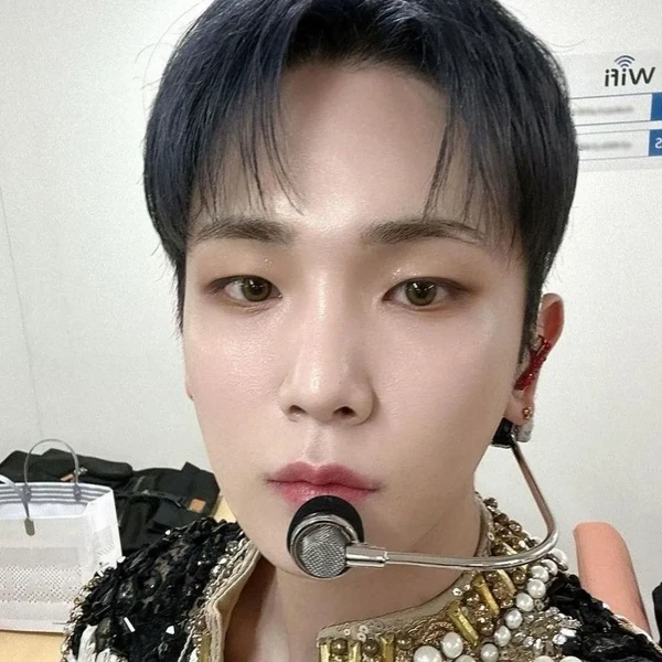 Popular photo full of fans’ love for Key