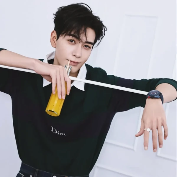 Popular photo full of fans’ love for Chen Xingxu