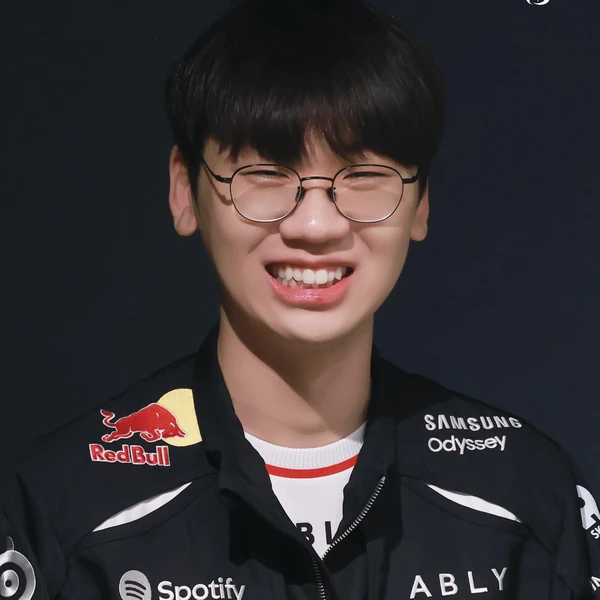 Today’s standout profile photo of Doran on Choeaedol Celeb