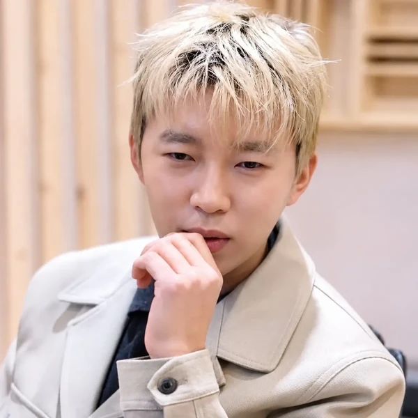 Foto populer Lim Youngwoong yang penuh cinta dari penggemar