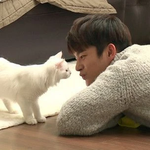 Popular photo full of fans’ love for Seo Inguk