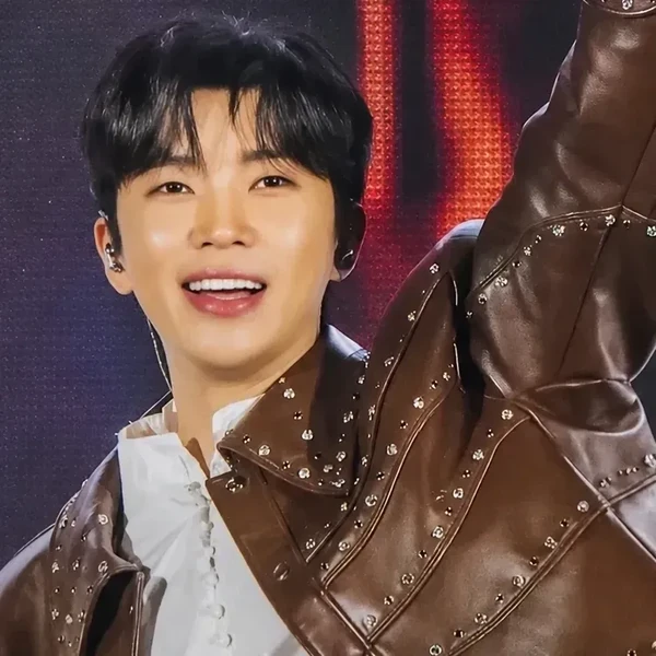 Popular photo full of fans’ love for Lim Youngwoong