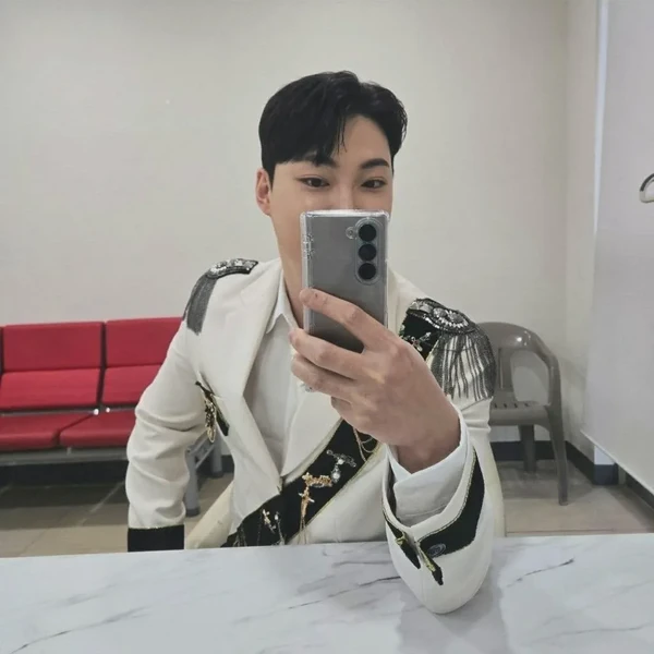 Popular photo full of fans’ love for Kim Kyungmin