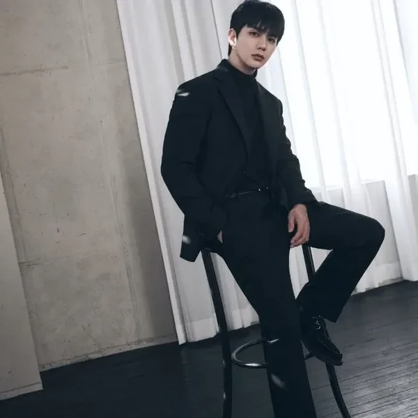 The most loved look of Yoo Seungho today