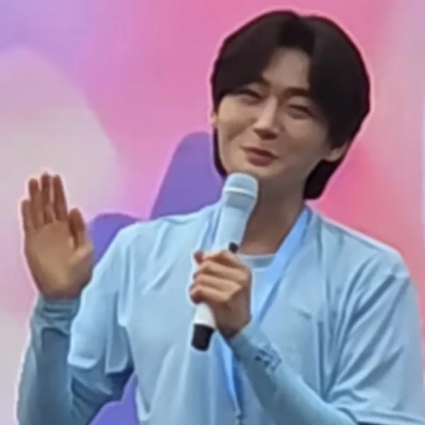 Popular photo full of fans’ love for Kim Yongbin