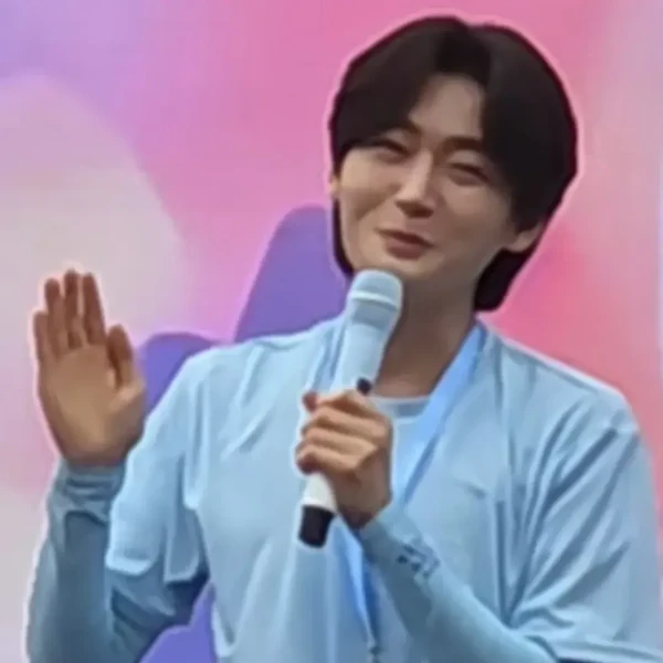Popular photo full of fans’ love for Kim Yongbin