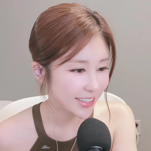 Foto populer Kim Soyou yang penuh cinta dari penggemar