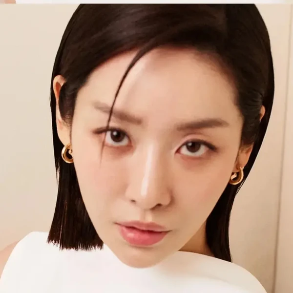 Foto populer Cha Jooyoung yang penuh cinta dari penggemar