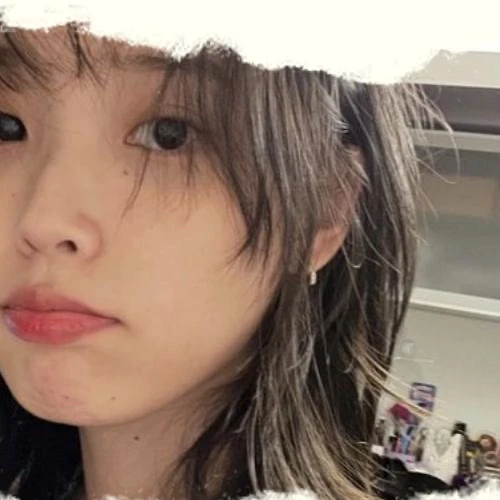 Foto populer IU yang penuh cinta dari penggemar