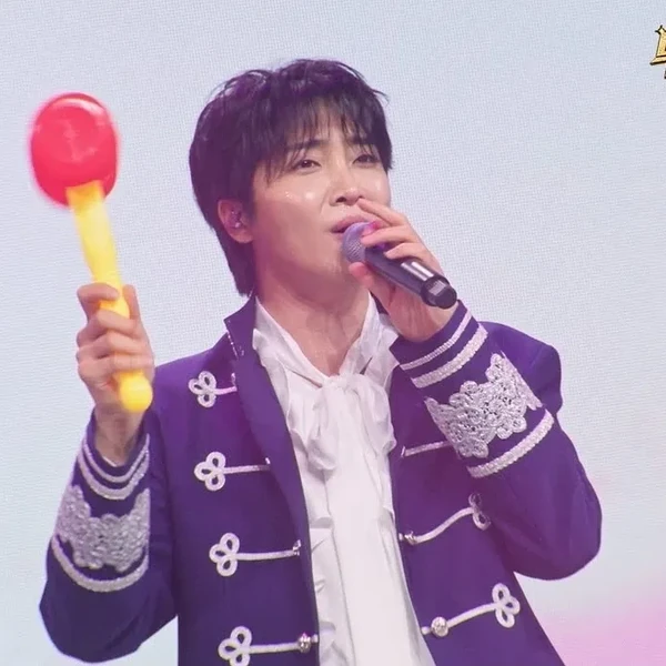 The most loved look of Hwang Yunsung today