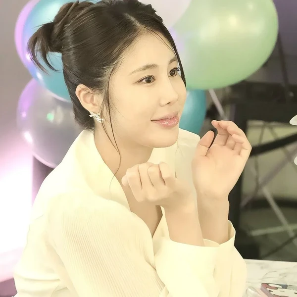Foto populer Kim Soyou yang penuh cinta dari penggemar