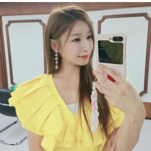 Popular photo full of fans’ love for Lee Sona