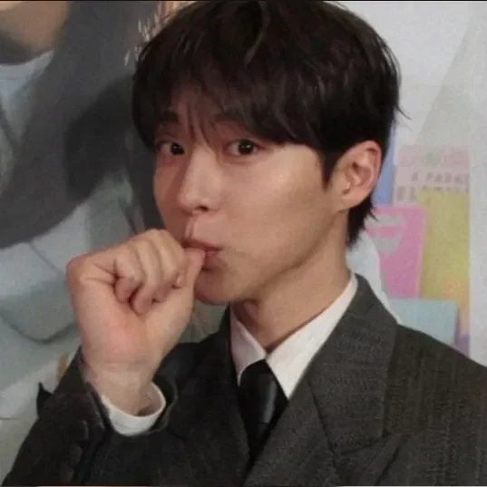 Popular photo full of fans’ love for Bae Inhyuk