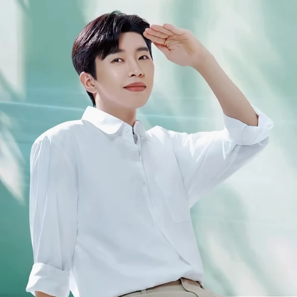 Popular photo full of fans’ love for Lim Youngwoong