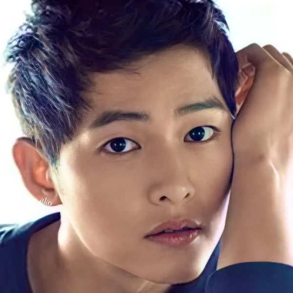 The most loved look of Song Joongki today