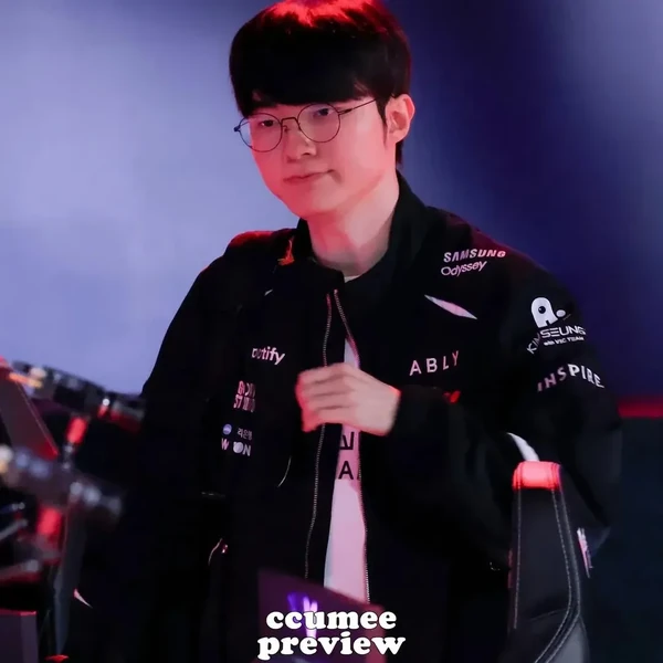 Foto populer Faker yang penuh cinta dari penggemar