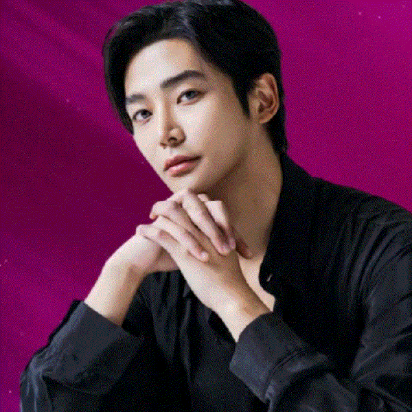 Penampilan Rowoon yang paling disukai hari ini