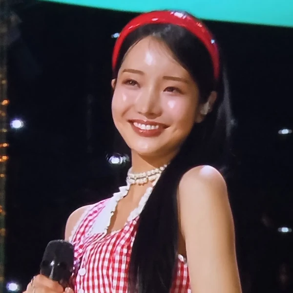Popular photo full of fans’ love for Kim Soyeon (2004)