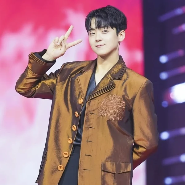 The most loved look of Park Minsu today