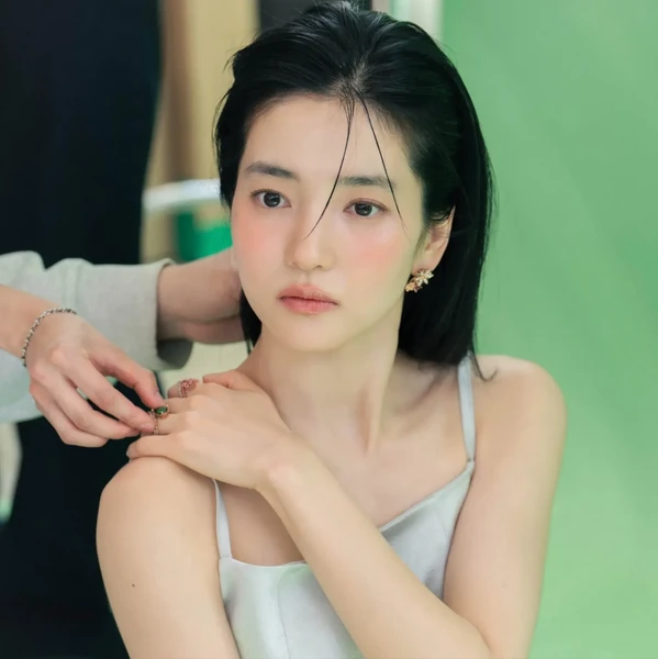 Popular photo full of fans’ love for Kim Taeri