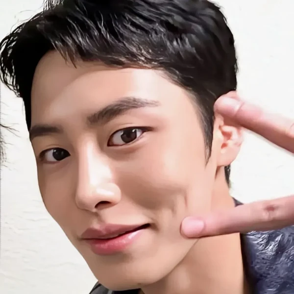 Popular photo full of fans’ love for Lee Jaewook
