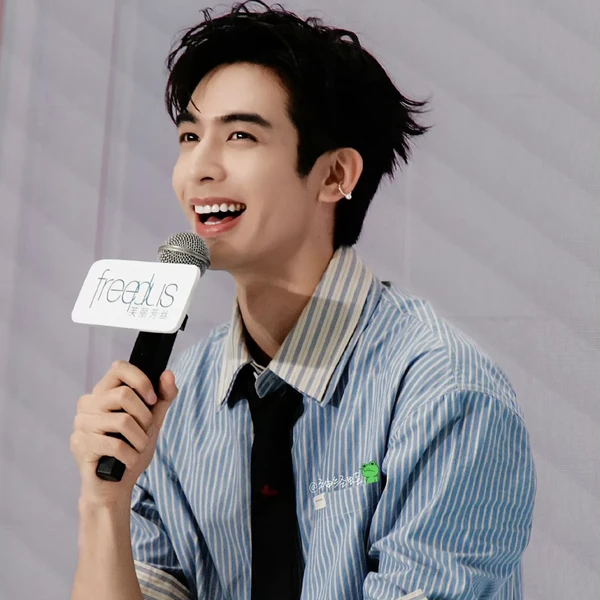 The most loved look of Song WeiLong today