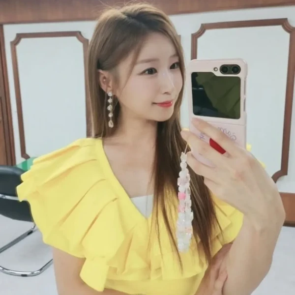 Popular photo full of fans’ love for Lee Sona