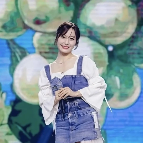 Foto populer Gu Sukyung yang penuh cinta dari penggemar