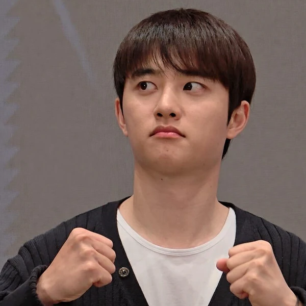 Foto populer Doh Kyungsoo (D.O.) yang penuh cinta dari penggemar