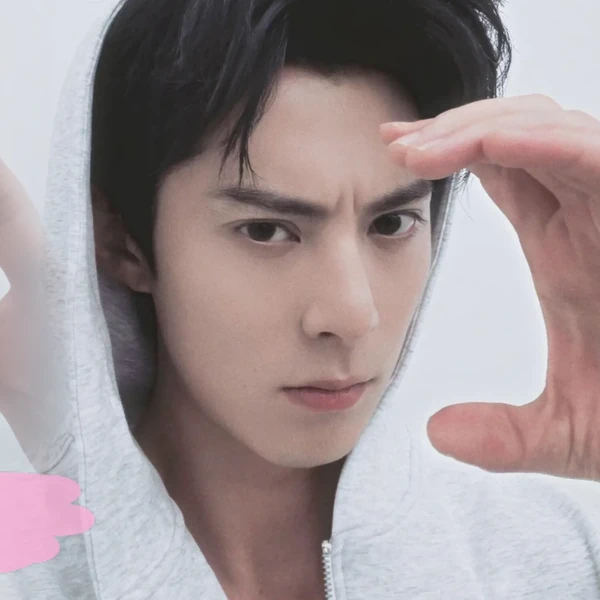 Popular photo full of fans’ love for Dylan Wang