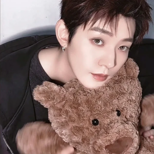 Popular photo full of fans’ love for Deng Wei