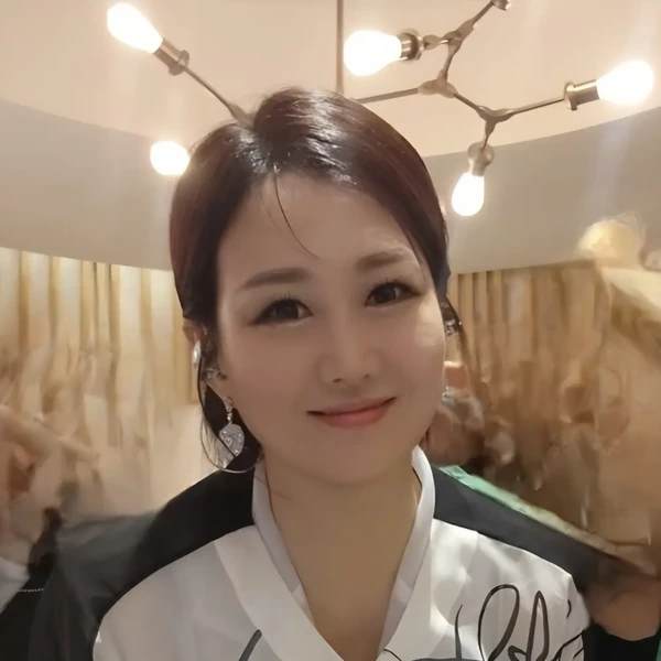 Popular photo full of fans’ love for Jang Yoonjeong