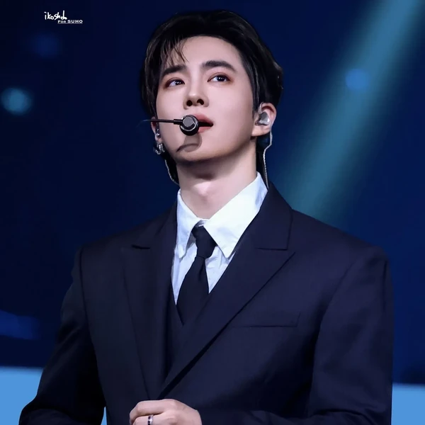 The most loved look of Suho today