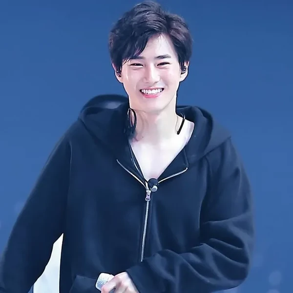Foto populer Suho yang penuh cinta dari penggemar