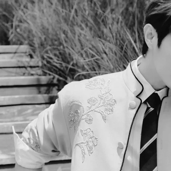 The most loved look of Xu Kai today