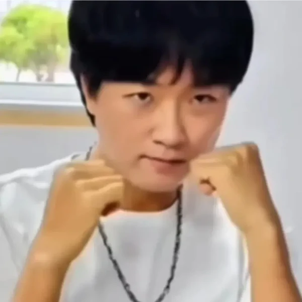 Popular photo full of fans’ love for Bak Changgeun