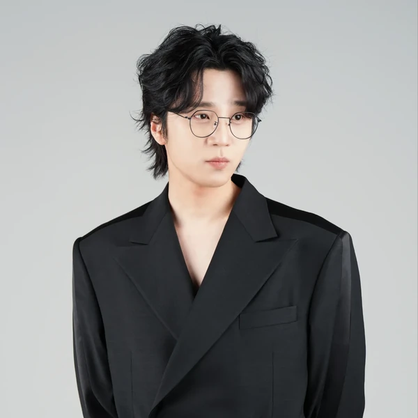The most loved look of Park Jihoo (Mr. Trot 3) today