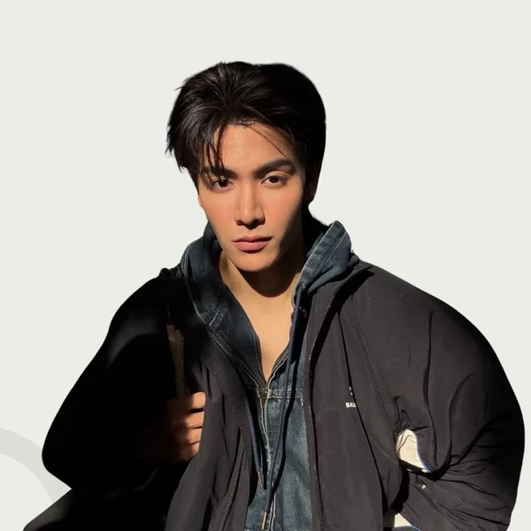 Popular photo full of fans’ love for Joong Archen Aydin