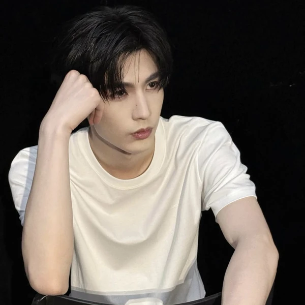 오늘 가장 사랑받은 장릉혁의 모습