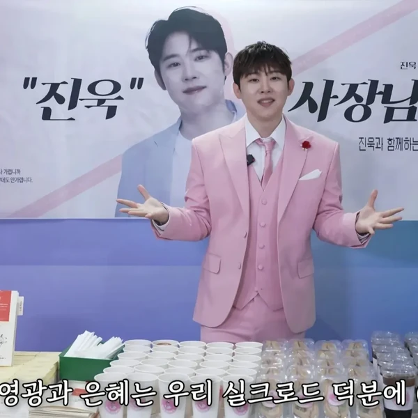 Popular photo full of fans’ love for Jinuk