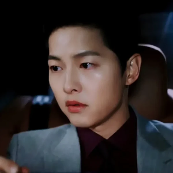 The most loved look of Song Joongki today