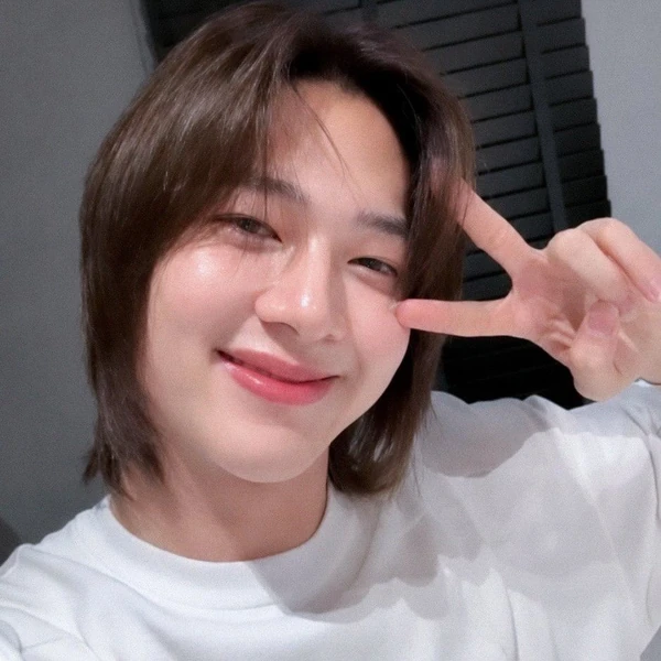 Popular photo full of fans’ love for NuNew