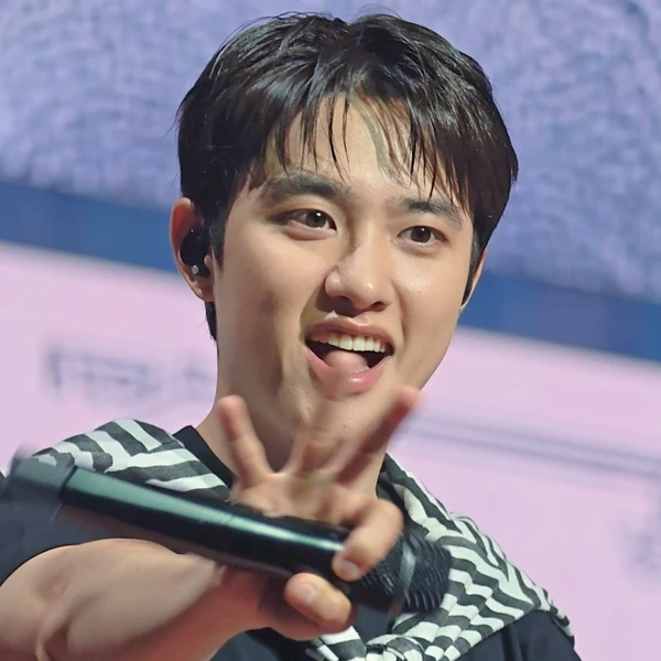 Foto populer Doh Kyungsoo (D.O.) yang penuh cinta dari penggemar