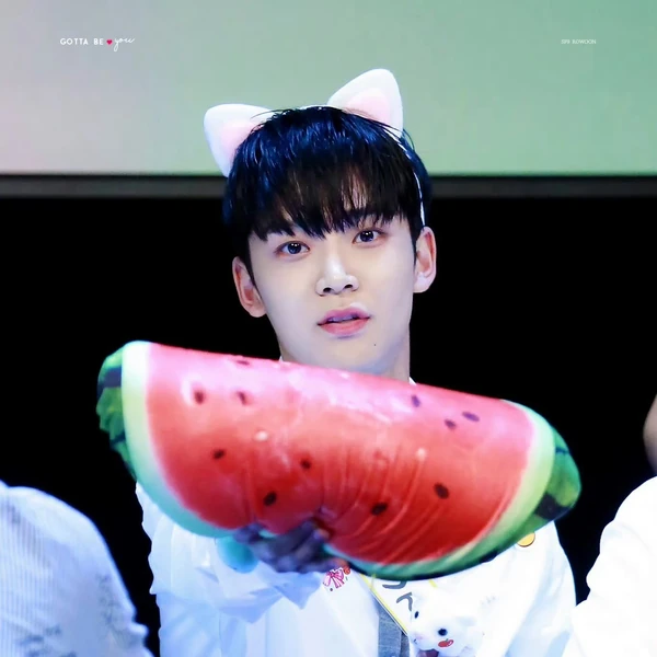 Penampilan Rowoon yang paling disukai hari ini