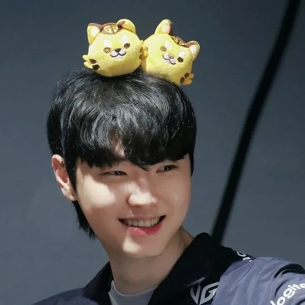 Foto profil terbaik Chovy hari ini di Choeaedol Celeb