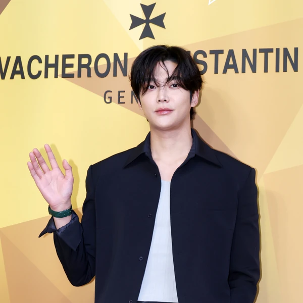 Foto populer Rowoon yang penuh cinta dari penggemar