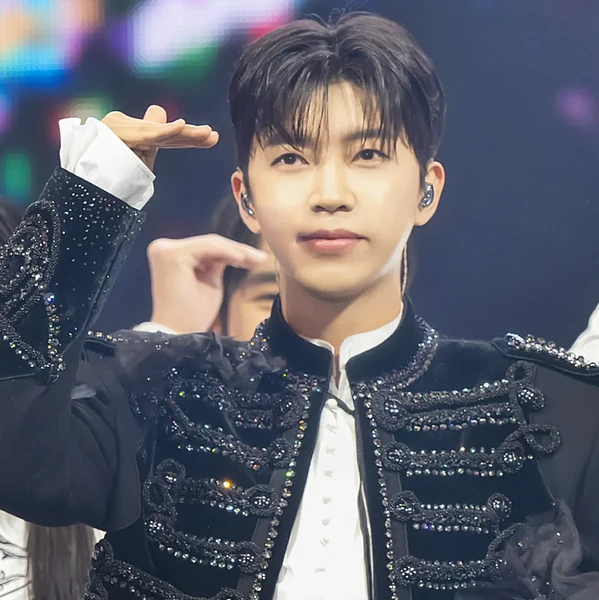 Foto populer Lim Youngwoong yang penuh cinta dari penggemar