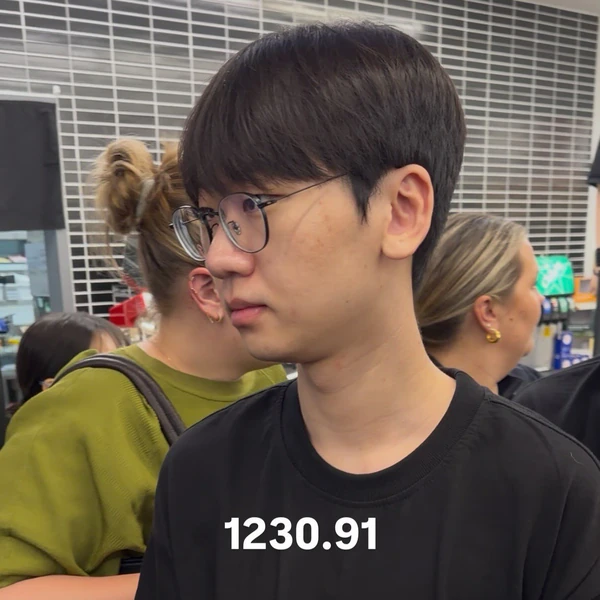 Popular photo full of fans’ love for Doran
