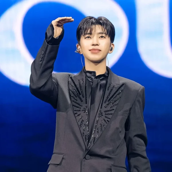 Foto populer Lim Youngwoong yang penuh cinta dari penggemar
